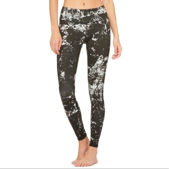 ALO Yoga Pants - Alo yoga Airbrush legging black marbled print